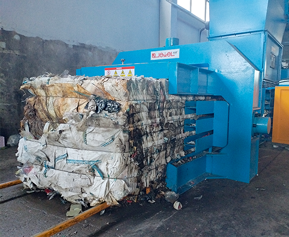 Høyeffektiv balleløsning for gjenvinning av plast- og papiravfall i Hviterussland